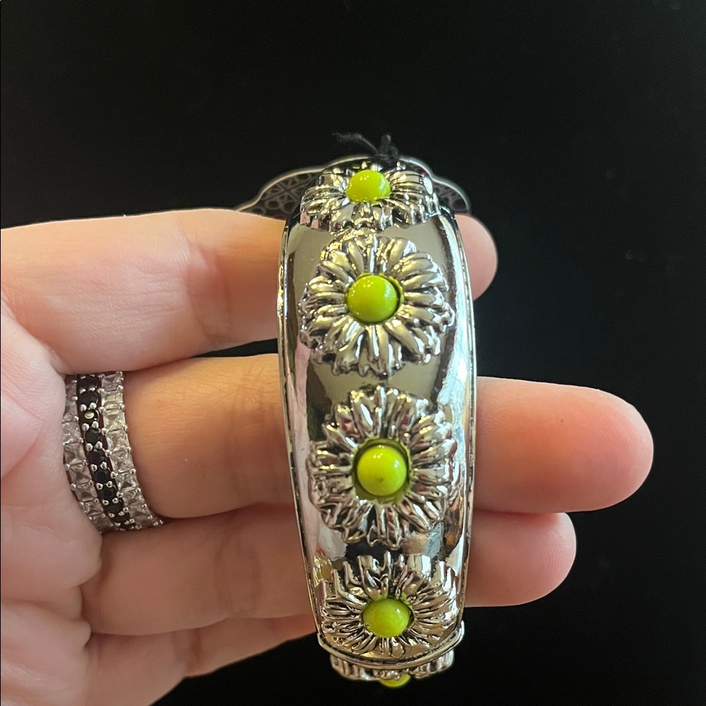 Paparazzi Vibrant Green Bracelet